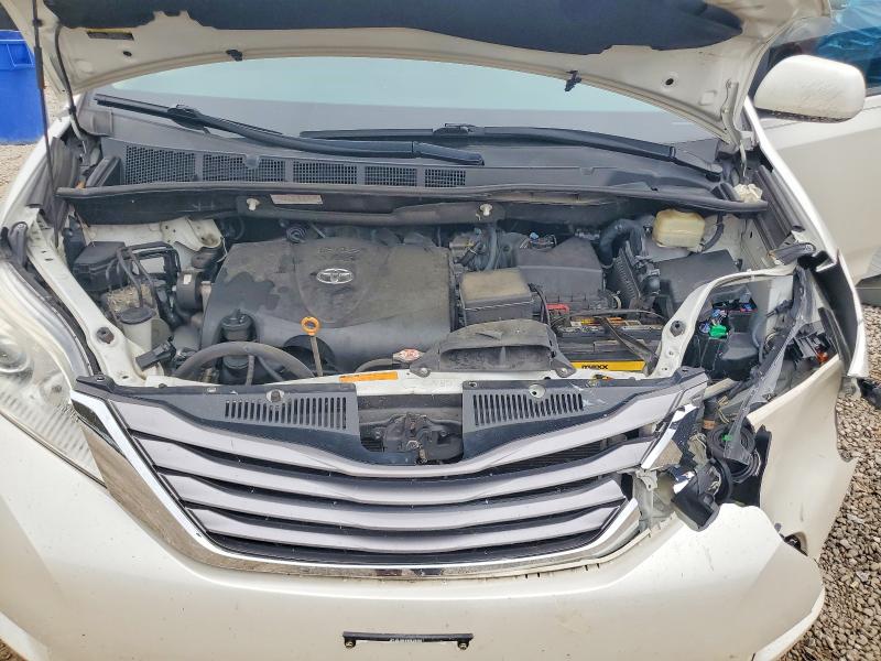 Photo 12 from auction – 2017 TOYOTA SIENNA XLE with VIN 5TDYZ3DC5HS858023