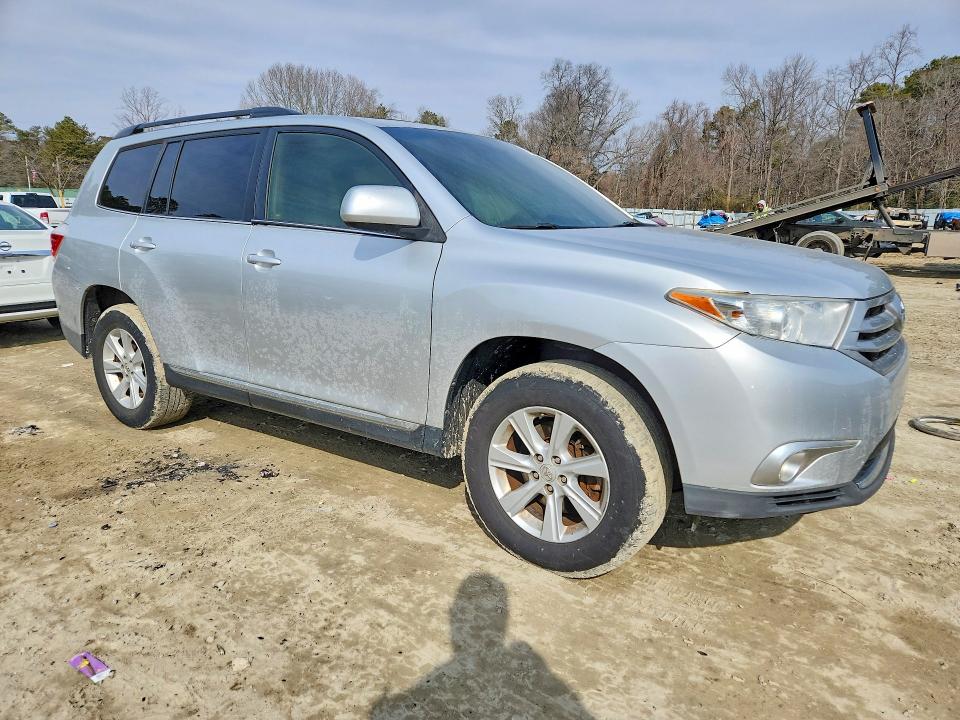 Photo 4 from auction – 2011 TOYOTA HIGHLANDER with VIN 5TDBK3EH5BS062836
