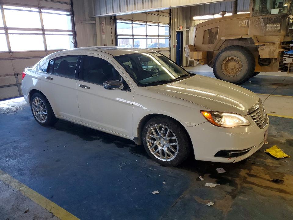Photo 4 from auction – 2013 CHRYSLER 200 with VIN 1C3CCBCG9DN673374