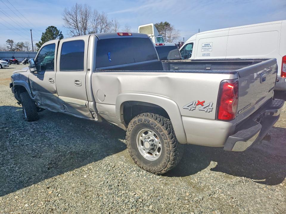 Photo 2 from auction – 2005 CHEVROLET SILVERADO with VIN 1GCHK23205F970960