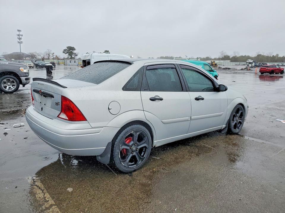 Photo 3 from auction – 2001 FORD FOCUS with VIN 1FAHP38341W346751