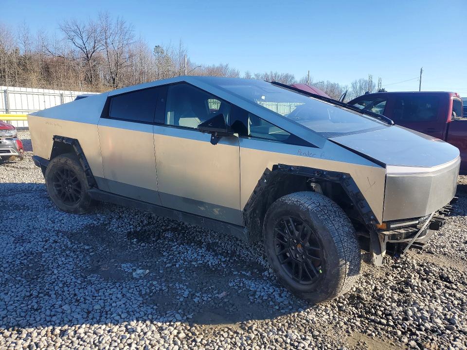 Photo 4 from auction – 2025 TESLA CYBERTRUCK with VIN 7G2CEHED0SA072307