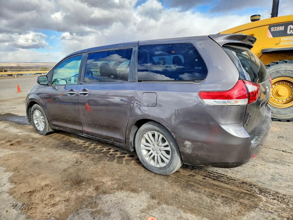 Photo 2 from auction – 2017 TOYOTA SIENNA with VIN 5TDYZ3DC1HS796443