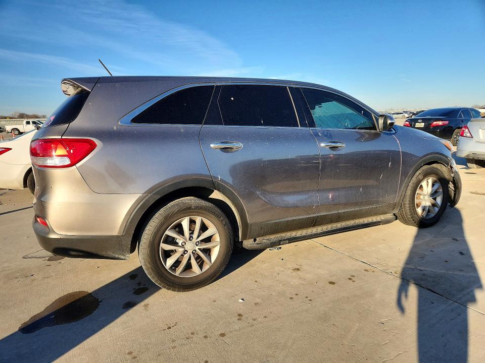 Photo 3 from auction – 2016 KIA SORENTO with VIN 5XYPG4A33GG018152