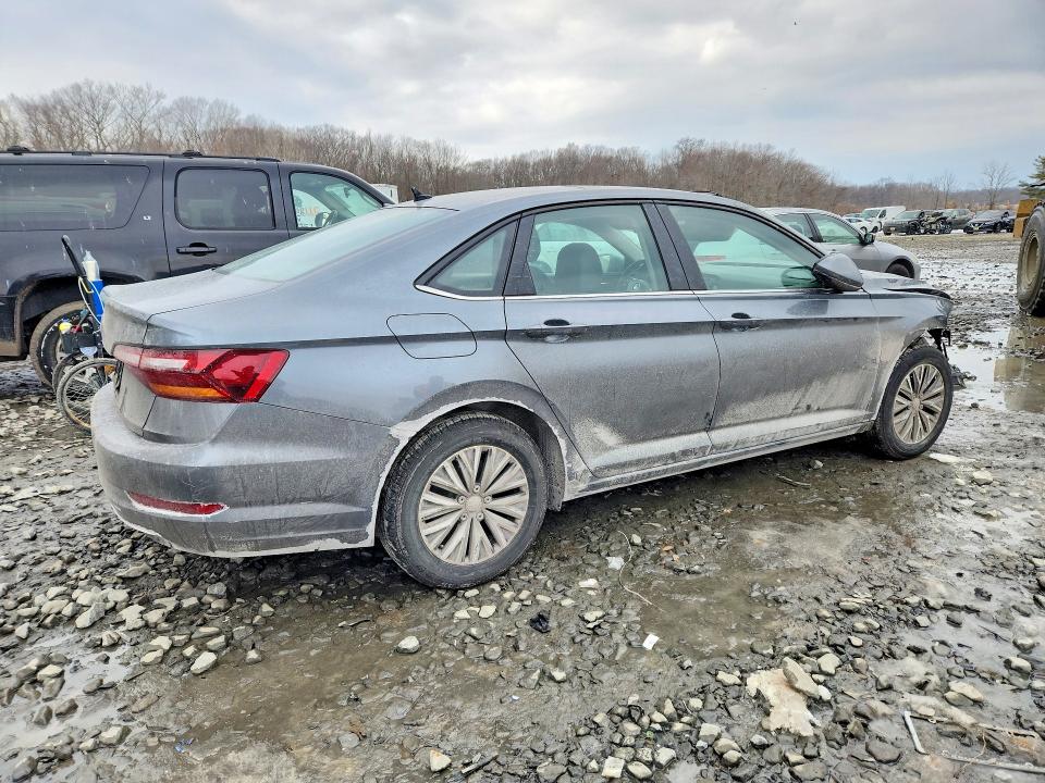 Photo 3 from auction – 2019 VOLKSWAGEN JETTA with VIN 3VWC57BU4KM243654