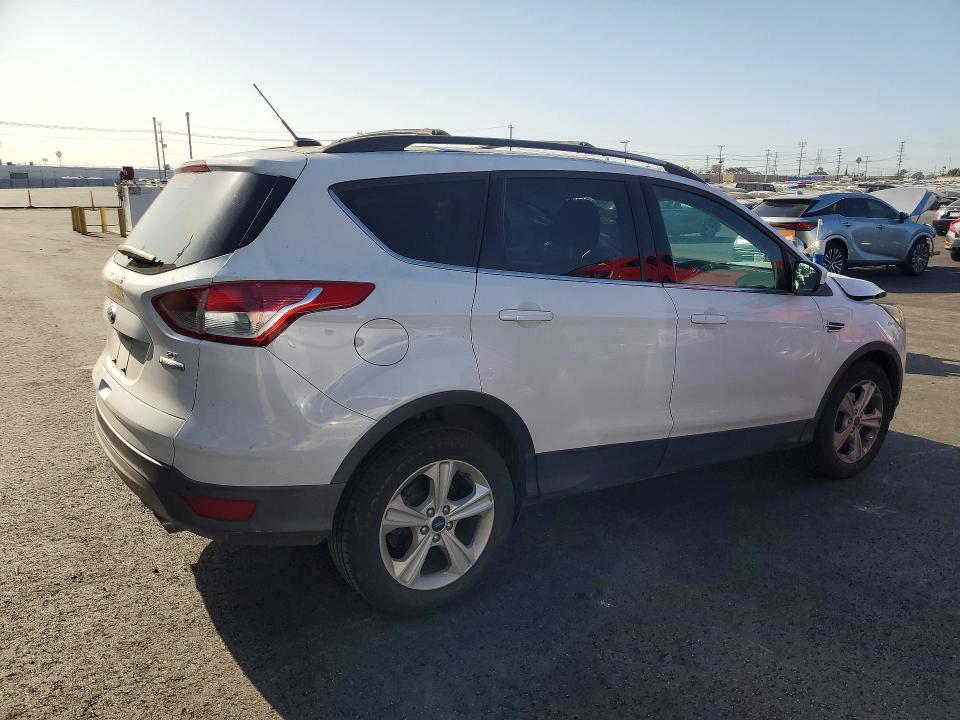 Photo 3 from auction – 2014 FORD ESCAPE SE with VIN 1FMCU0GX0EUE27646