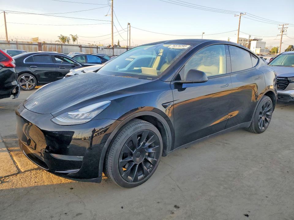 TESLA MODEL Y 2020 z numerem VIN 5YJYGDEEXLF052767 - Zdjęcie z aukcji