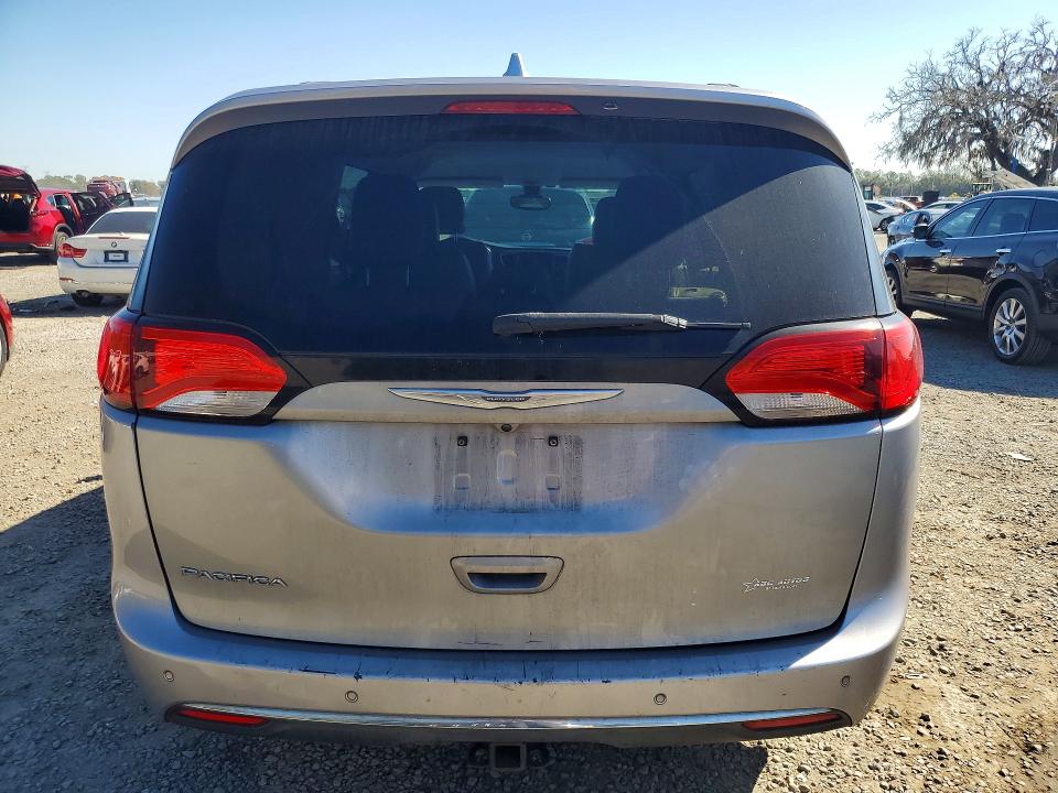 Photo 6 from auction – 2017 CHRYSLER PACIFICA with VIN 2C4RC1BG3HR528664