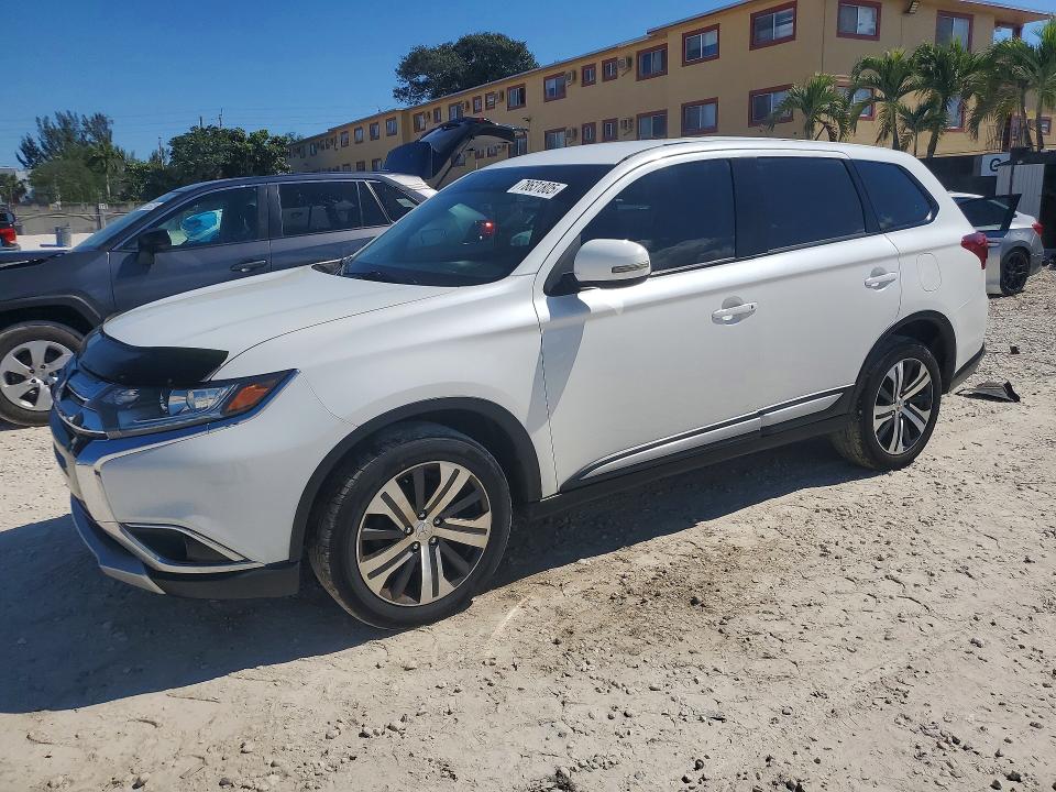MITSUBISHI OUTLANDER 2016 z numerem VIN JA4AZ3A30GZ017241 - Zdjęcie z aukcji