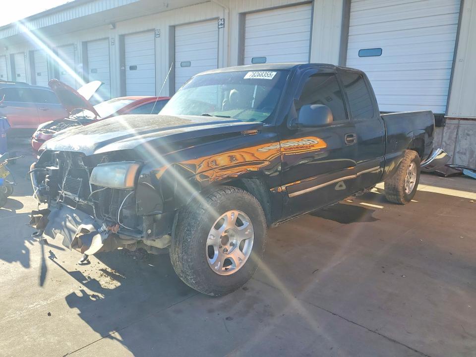 CHEVROLET SILVERADO 2004 with VIN 2GCEC19T441288373 - Photo from auction