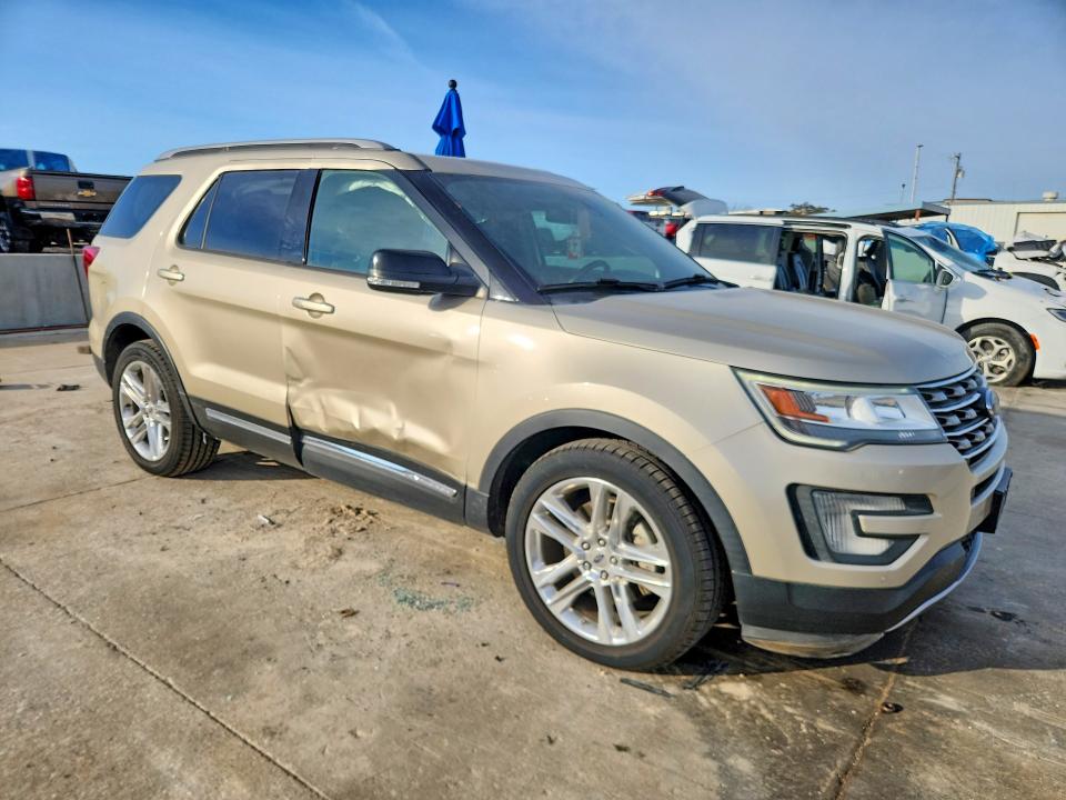 Photo 4 from auction – 2017 FORD EXPLOR LTD with VIN 1FM5K7D87HGD40351