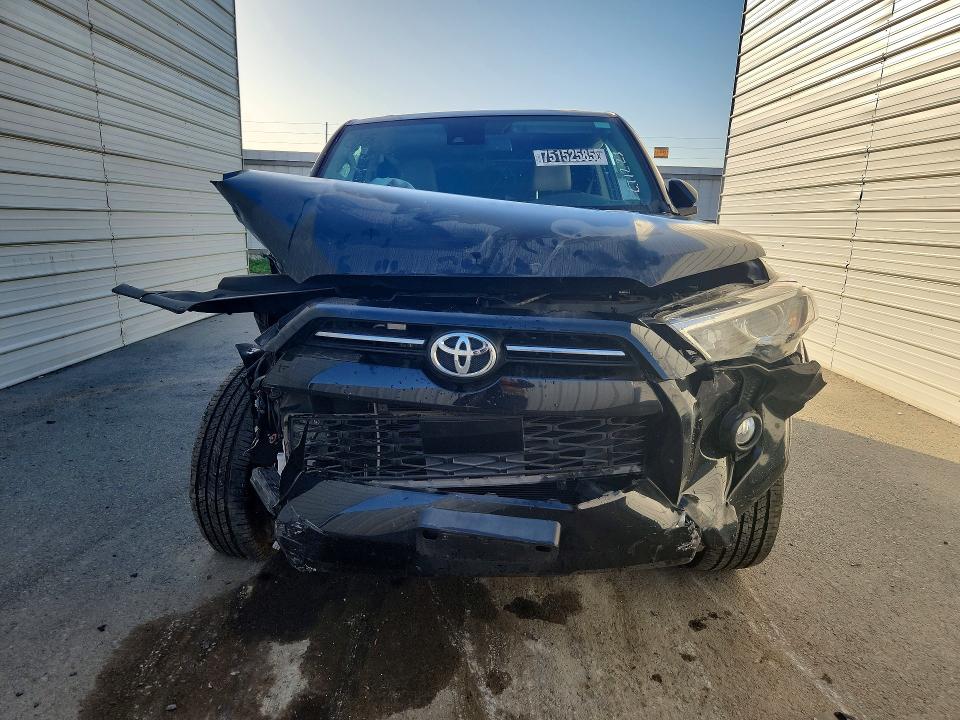 Photo 5 from auction – 2020 TOYOTA 4RUNNER with VIN JTEZU5JR8L5219782