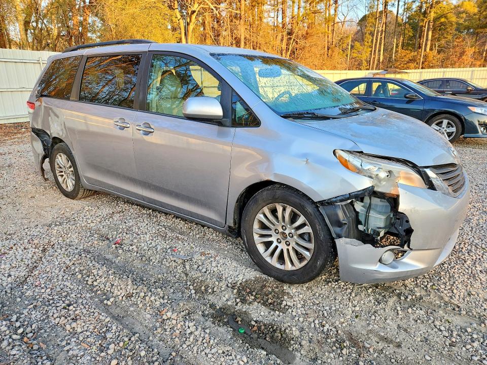 Photo 4 from auction – 2014 TOYOTA SIENNA XLE with VIN 5TDYK3DC0ES518682