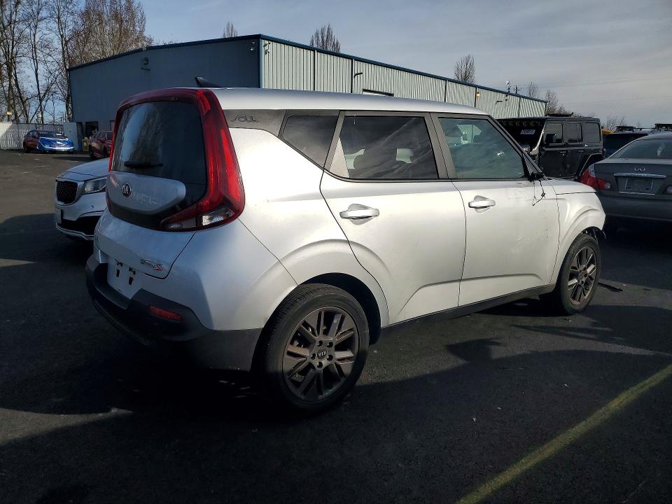 Photo 3 from auction – 2021 KIA SOUL with VIN KNDJ23AU3M7796774