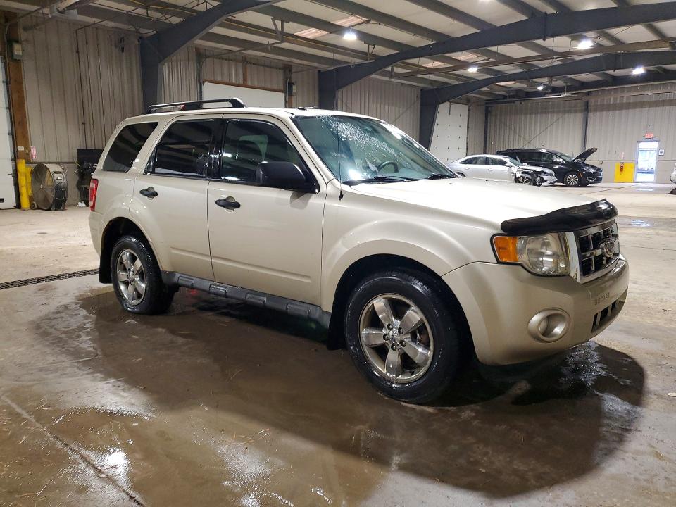 Photo 4 from auction – 2010 FORD ESCAPE with VIN 1FMCU9DG1AKA72887