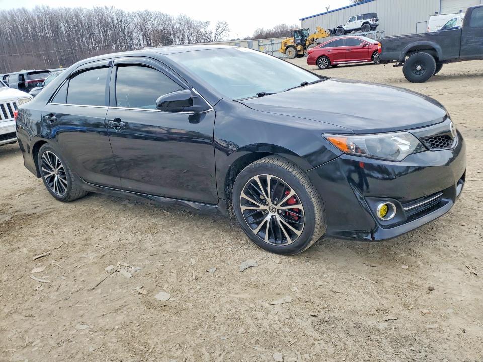 Zdjęcie 4 z aukcji – 2014 TOYOTA CAMRY L z VIN 4T1BF1FK2EU819755
