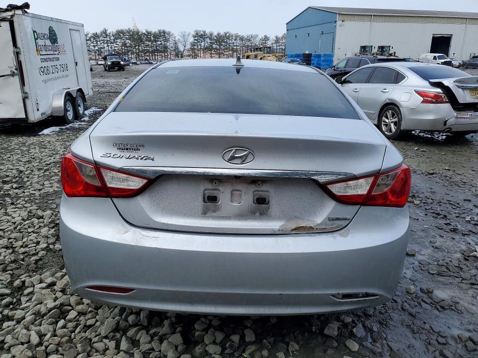 Photo 6 from auction – 2011 HYUNDAI SONATA with VIN 5NPEC4AC8BH237581