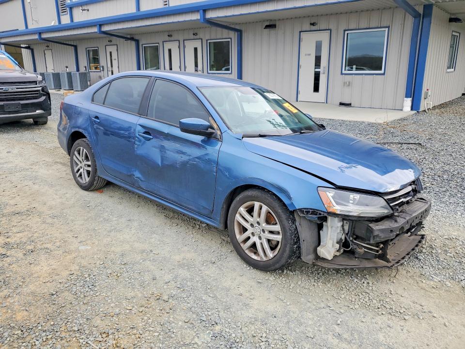 Photo 4 from auction – 2018 VOLKSWAGEN JETTA with VIN 3VW2B7AJ5JM261817
