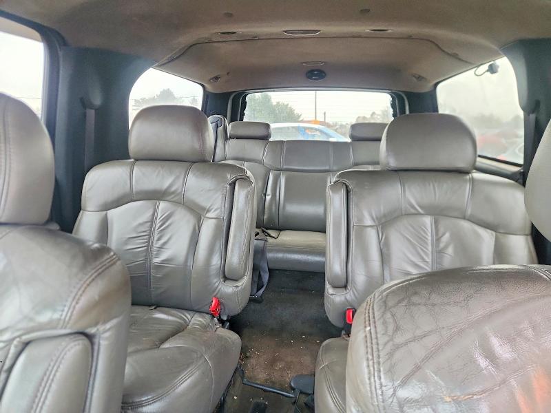 Photo 10 from auction – 2000 CHEVROLET SUBURBAN with VIN 3GNFK16TXYG213547