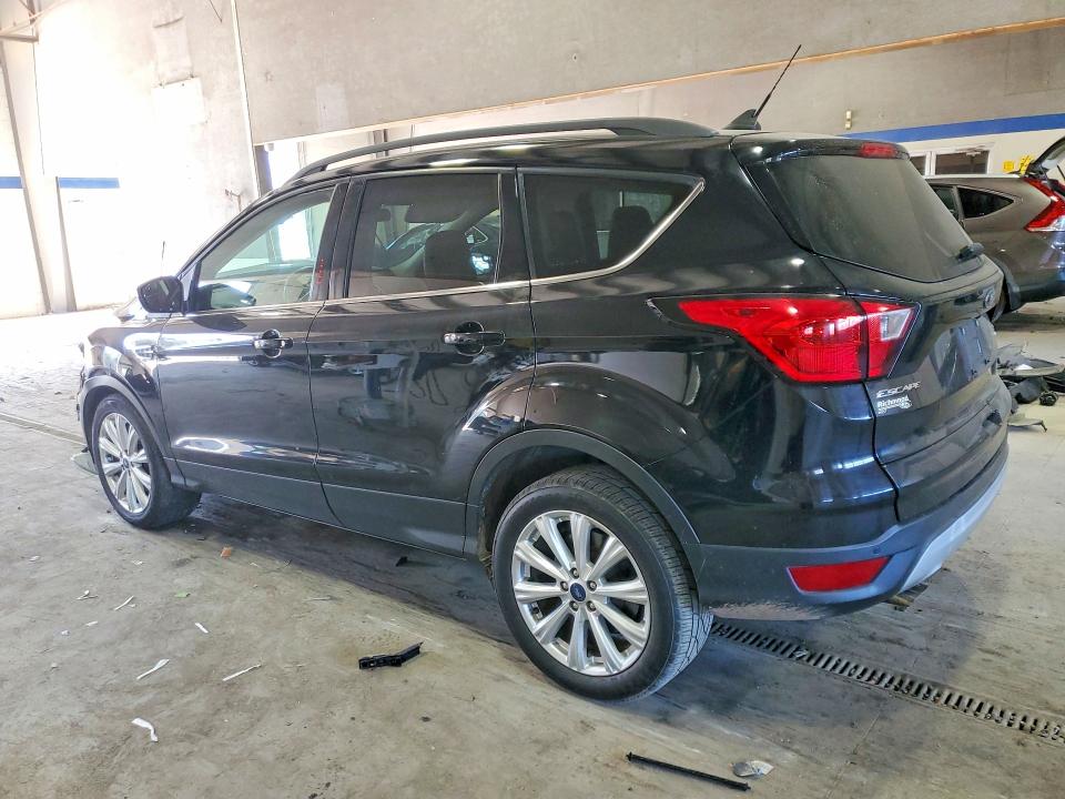 Photo 2 from auction – 2019 FORD ESCAPE with VIN 1FMCU9HD8KUA23224