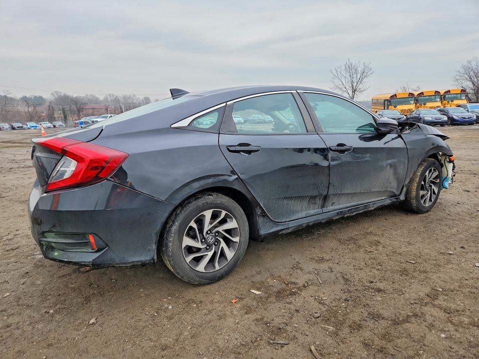 Photo 3 from auction – 2017 HONDA CIVIC with VIN 2HGFC2F78HH572492