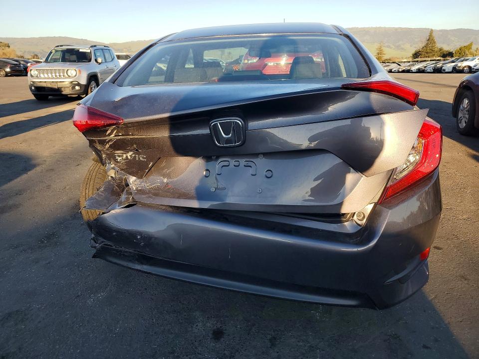 Photo 6 from auction – 2016 HONDA CIVIC with VIN 19XFC2F82GE202690