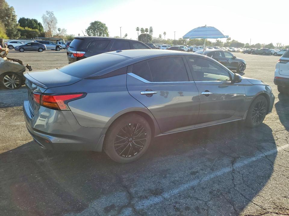 Photo 3 from auction – 2025 NISSAN ALTIMA with VIN 1N4BL4DVXSN417103