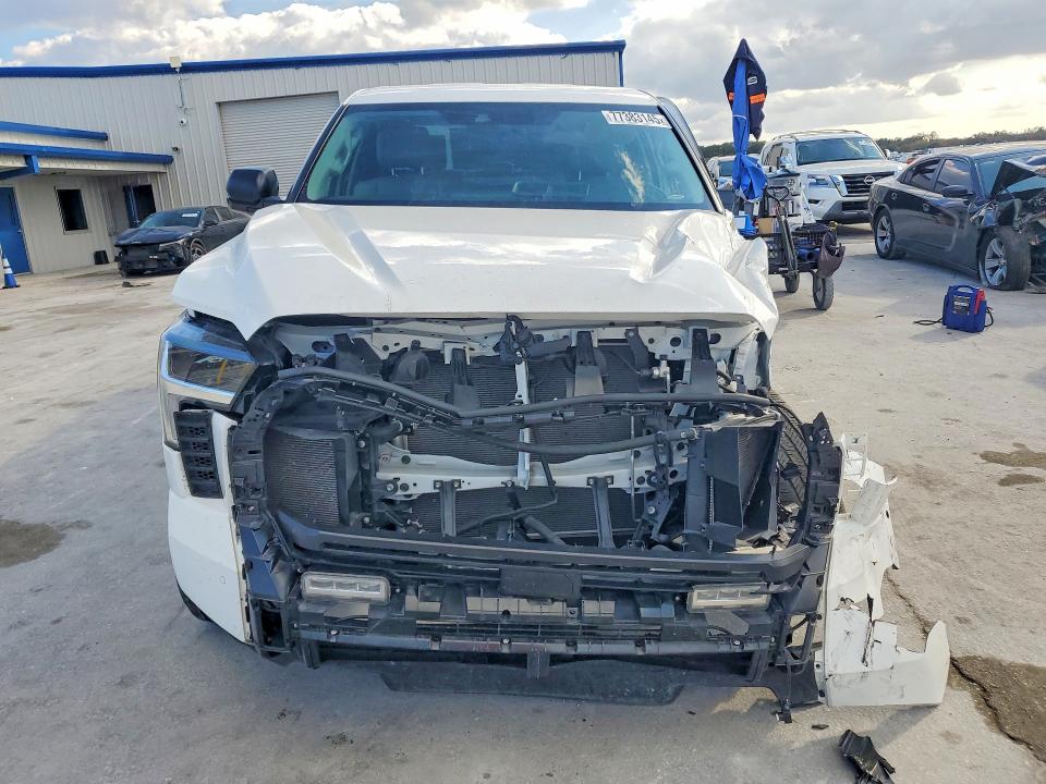 Photo 5 from auction – 2024 TOYOTA TUNDRA with VIN 5TFLA5AB5RX034897