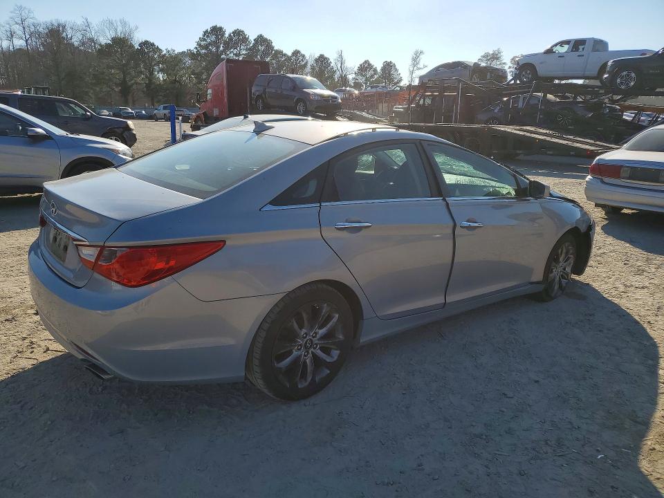 Photo 3 from auction – 2012 HYUNDAI SONATA with VIN 5NPEC4ACXCH337182