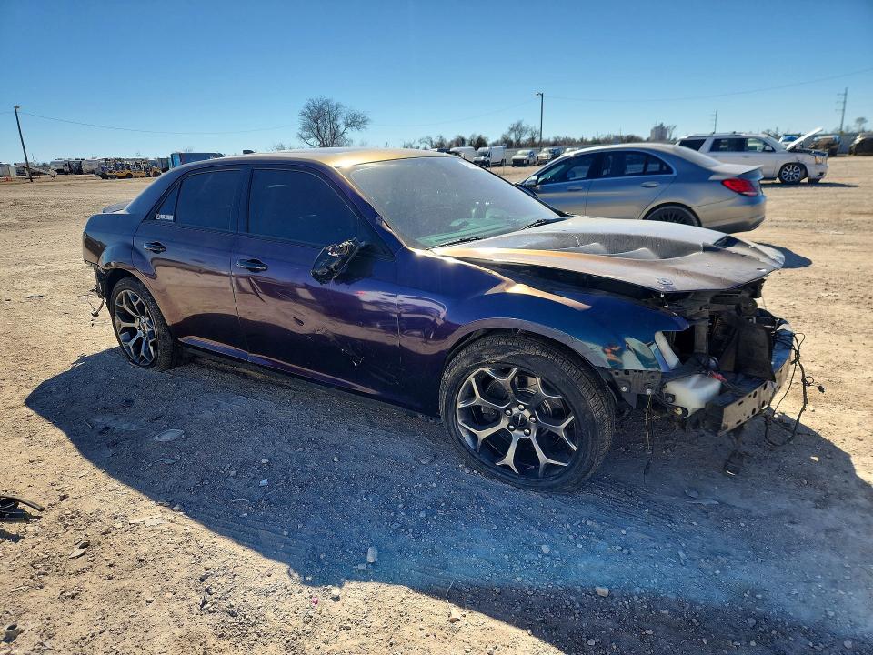 Photo 4 from auction – 2015 CHRYSLER 300 with VIN 2C3CCABT2FH921016