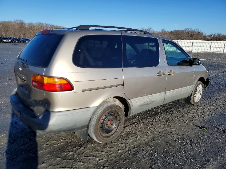 Photo 3 from auction – 2000 TOYOTA SIENNA with VIN 4T3ZF13C8YU264642