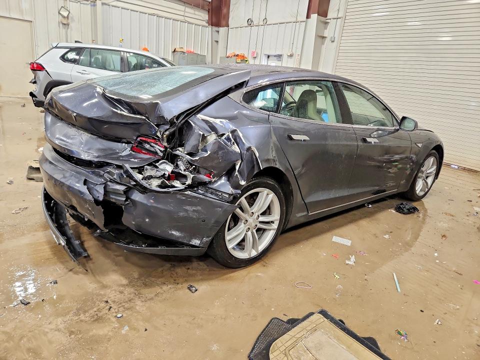 Photo 3 from auction – 2015 TESLA MODEL S with VIN 5YJSA1E15FF114115