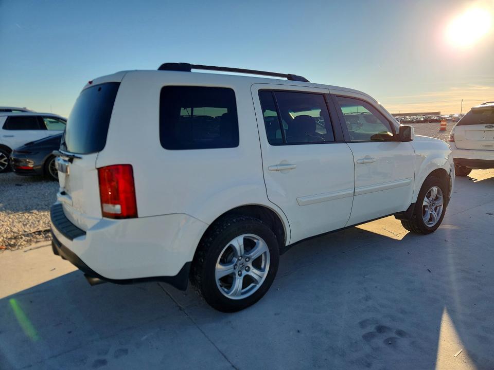 Photo 3 from auction – 2015 HONDA PILOT with VIN 5FNYF3H58FB003502