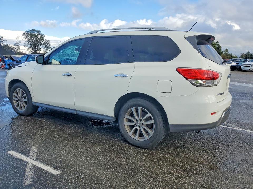 Photo 2 from auction – 2015 NISSAN PATHFINDER with VIN 5N1AR2MN0FC649716