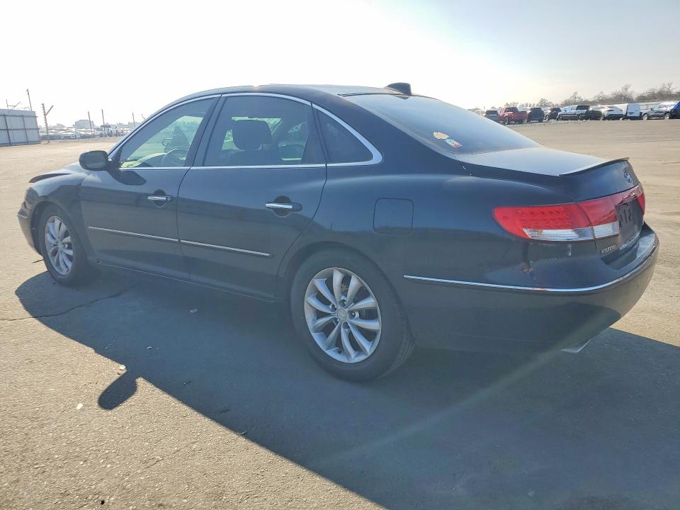 Photo 2 from auction – 2006 HYUNDAI AZERA SE with VIN KMHFC46F96A100973