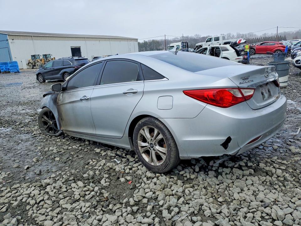 Photo 2 from auction – 2011 HYUNDAI SONATA with VIN 5NPEC4AC8BH237581