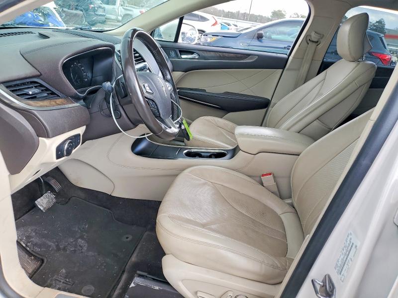 Photo 7 from auction – 2017 LINCOLN MKC RESERV with VIN 5LMCJ3C98HUL56313