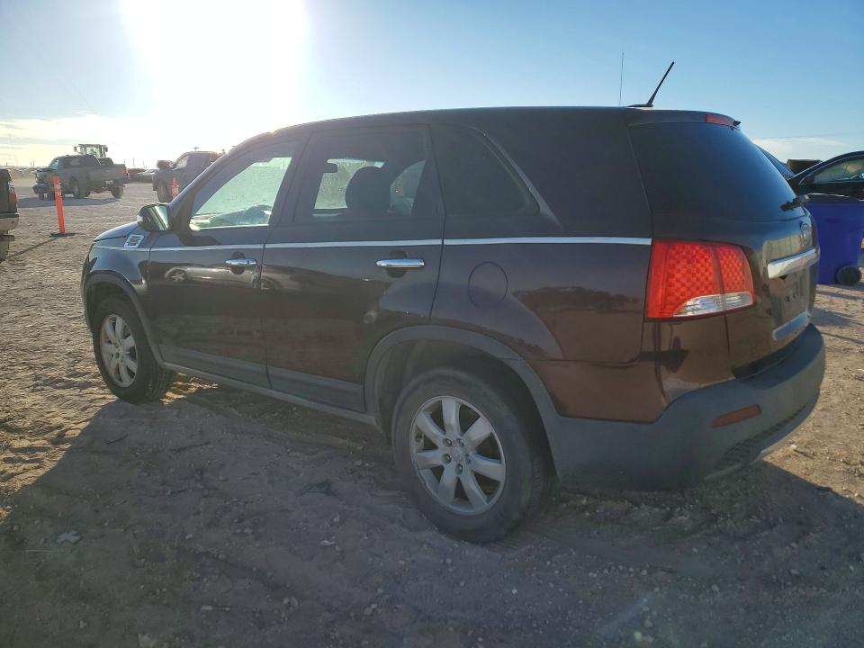 Photo 2 from auction – 2011 KIA SORENTO with VIN 5XYKT3A13BG135253