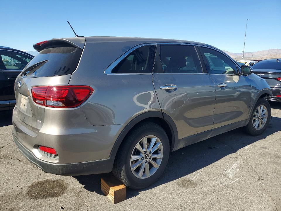Photo 3 from auction – 2019 KIA SORENTO L with VIN 5XYPG4A38KG547198
