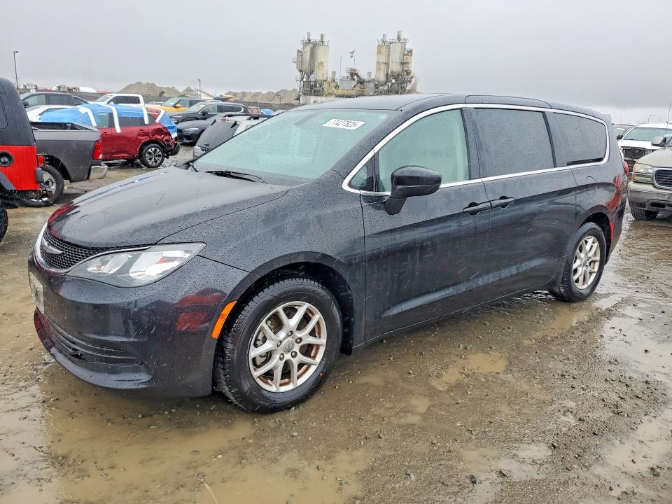 CHRYSLER PACIFICA 2017 with VIN 2C4RC1CG6HR502834 - Photo from auction