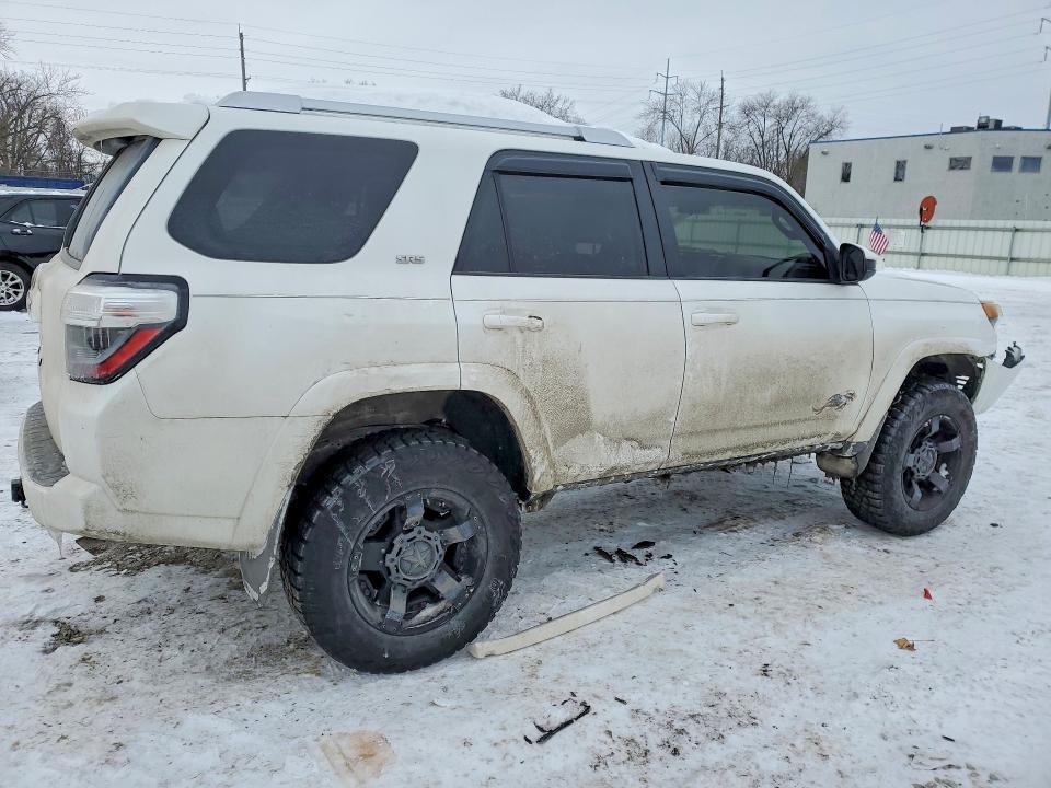 Photo 3 from auction – 2015 TOYOTA 4RUNNER with VIN JTEZU5JR3F5091083