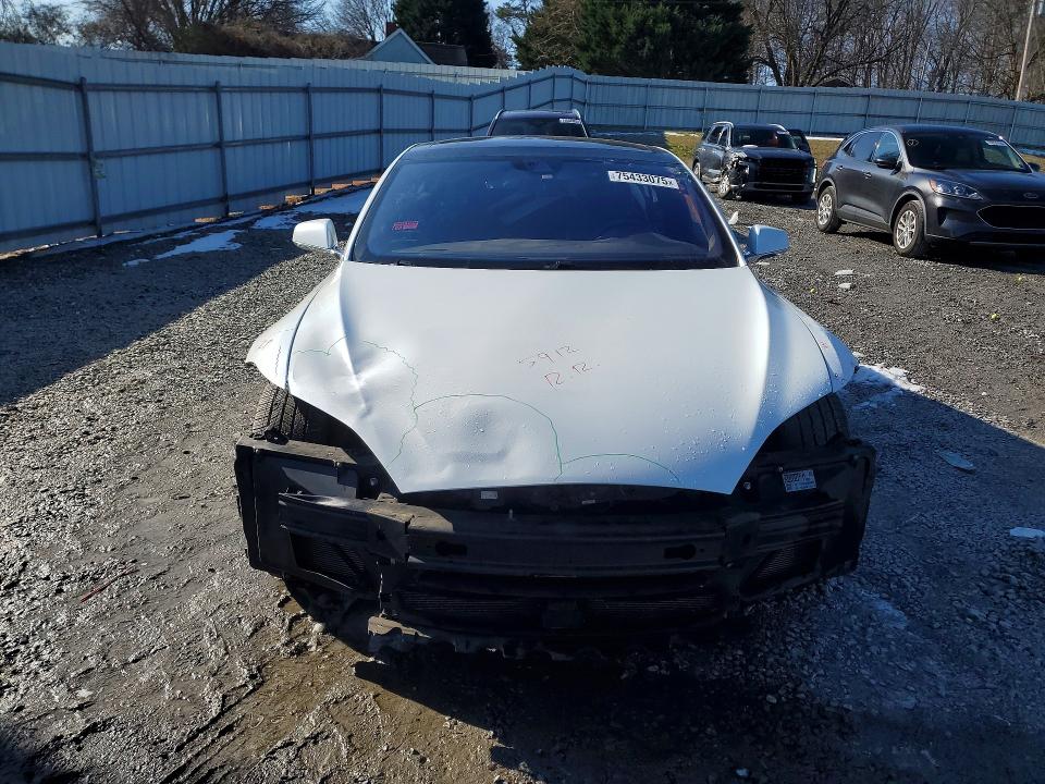 Photo 5 from auction – 2015 TESLA MODEL S with VIN 5YJSA1E27FF113301