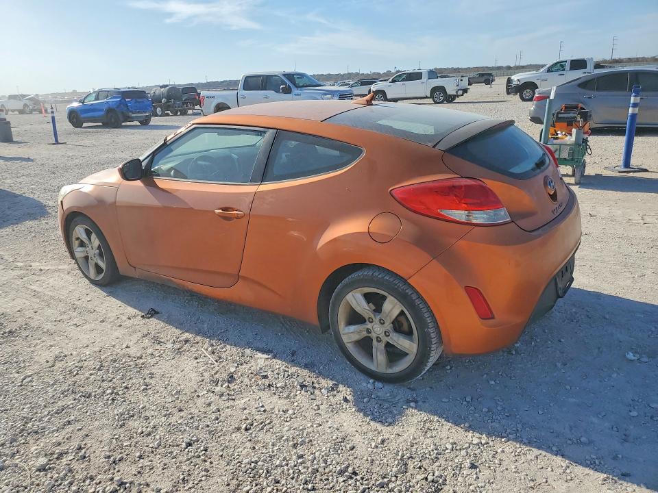 Photo 2 from auction – 2015 HYUNDAI VELOSTER with VIN KMHTC6AD1FU243046