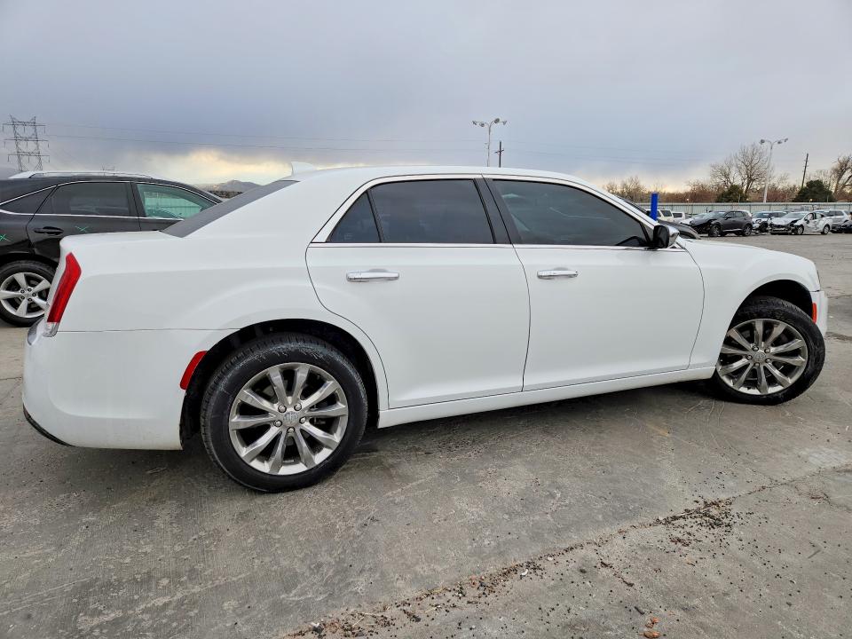 Photo 3 from auction – 2018 CHRYSLER 300 LIMITE with VIN 2C3CCAKG7JH170376