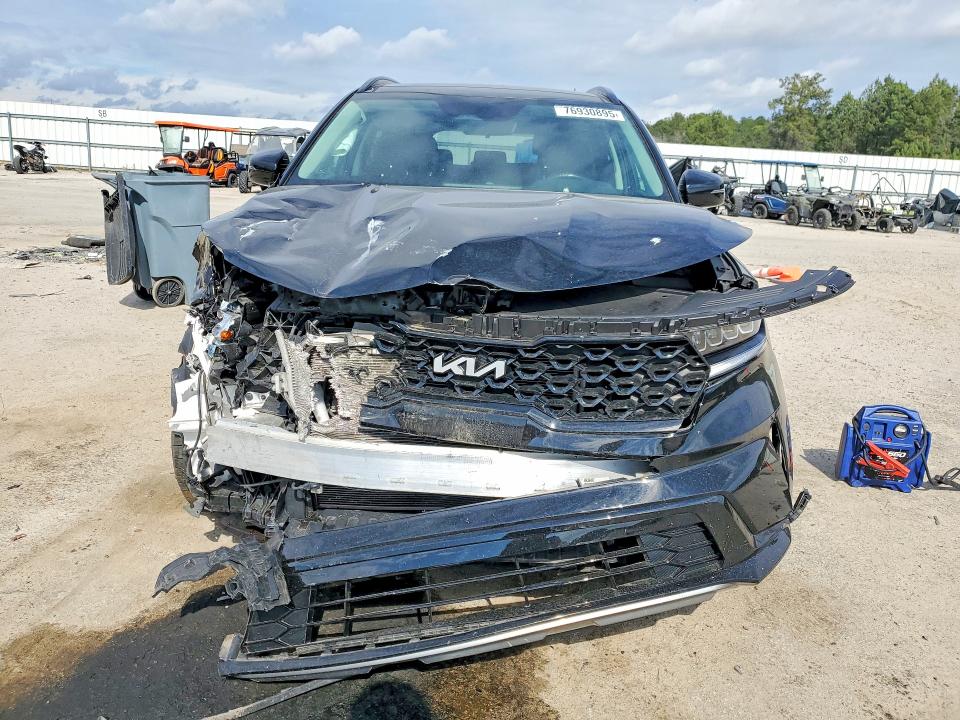 Photo 5 from auction – 2023 KIA SORENTO with VIN 5XYRL4LC9PG199596