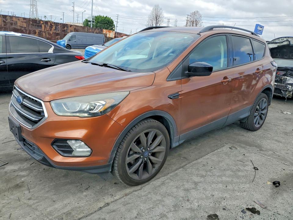 Photo 1 from auction – 2017 FORD ESCAPE SE with VIN 1FMCU0GDXHUD06228