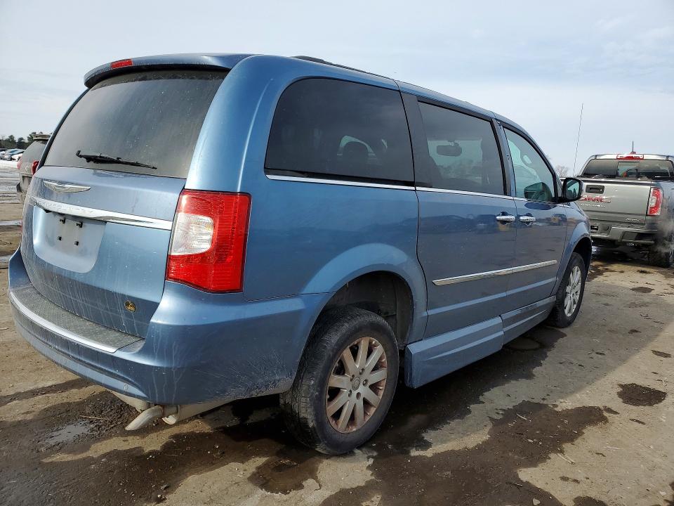 Photo 3 from auction – 2011 CHRYSLER TOWN & COUNTRY with VIN 2A4RR8DG2BR746911