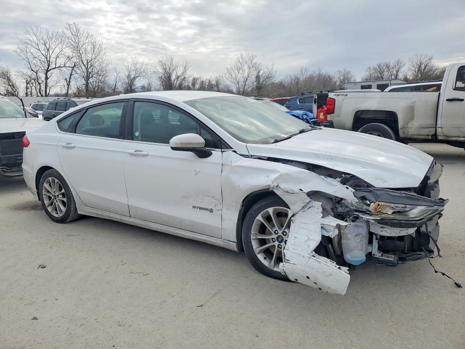 Photo 4 from auction – 2019 FORD FUSION with VIN 3FA6P0LU8KR188053