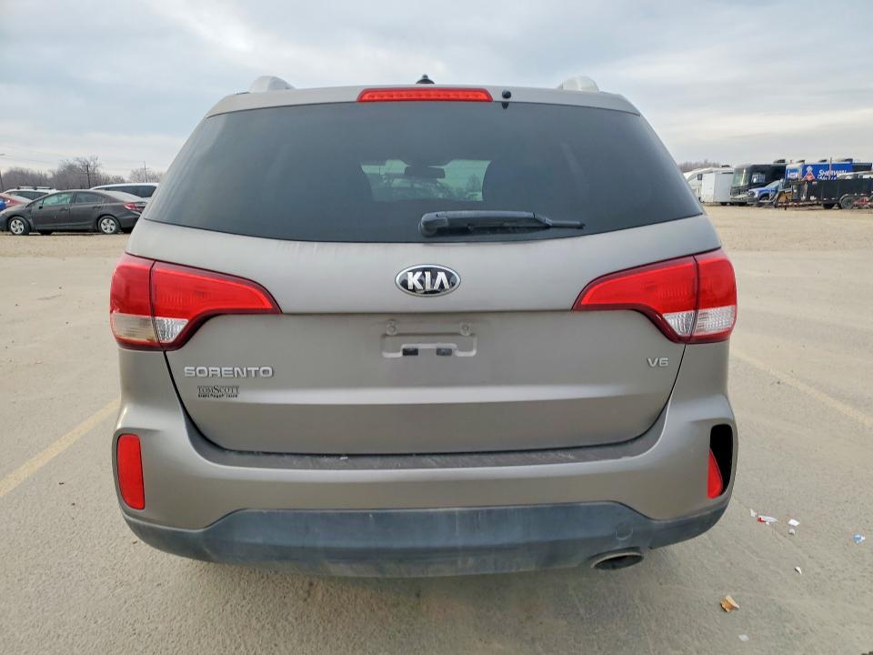 Photo 6 from auction – 2015 KIA SORENTO with VIN 5XYKTDA72FG605854