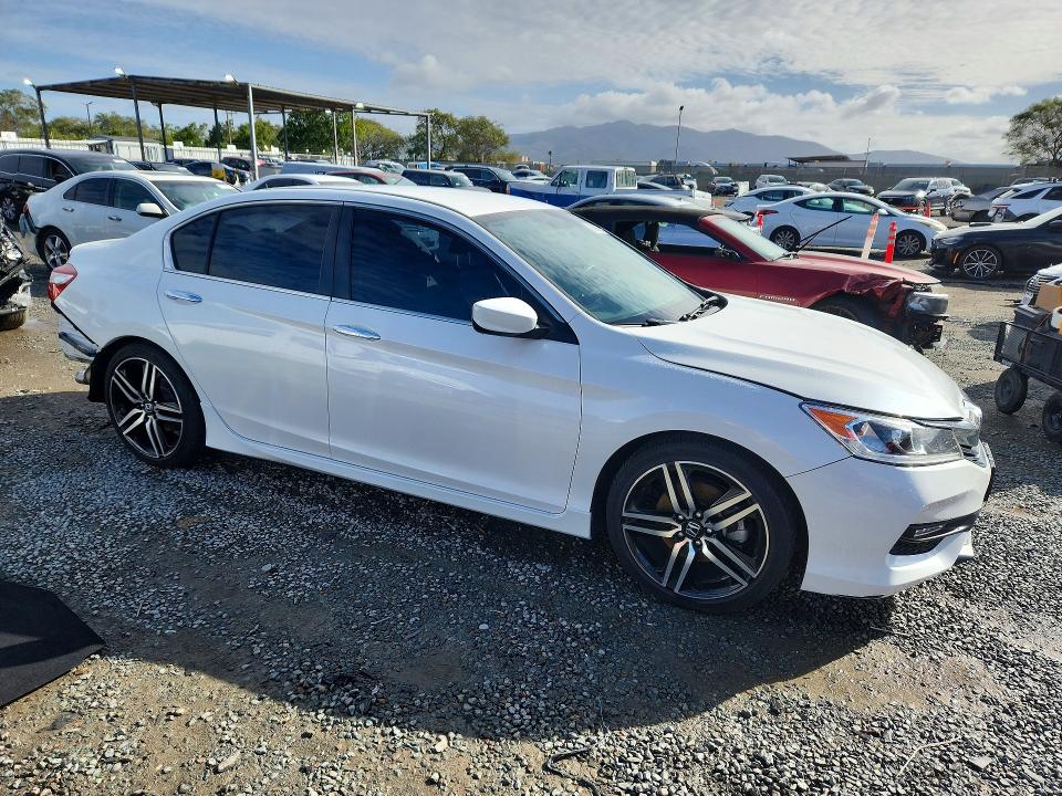 Photo 4 from auction – 2016 HONDA ACCORD with VIN 1HGCR2E57GA178142